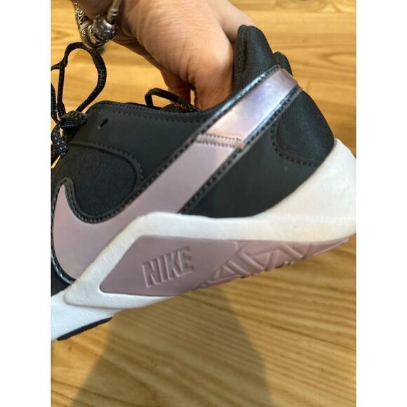 Nike Legend Essential Shoe, Womens SIze 7 1/2, Black with Purple - Picture 4 of 6